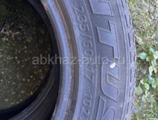 235/60 r17 2 покрышки ,срочно