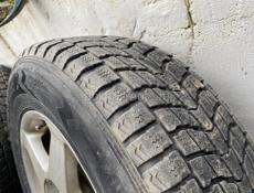 Продам колеса, диски с зимней резиной 215/70 R16 