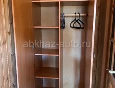 Продаю мебель б/у кровать ,тумбочки ,трельяж ,пуфик,шифанер15 тыс за все 