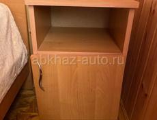 Продаю мебель б/у кровать ,тумбочки ,трельяж ,пуфик,шифанер15 тыс за все 