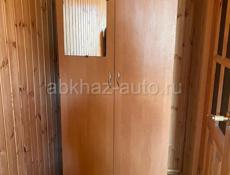 Продаю мебель б/у кровать ,тумбочки ,трельяж ,пуфик,шифанер15 тыс за все 