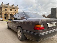 Mercedes-Benz 124