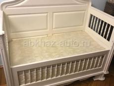 Продается детская кроватка (каштан)