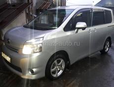 Крыло Левое и правое Toyota Voxy