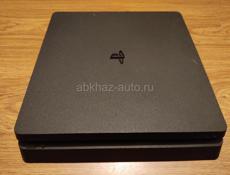 PS4 Slim 