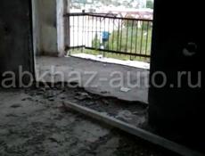 2-х комнатная квартира 5 этаж город Сухум очень срочно без ремонта железная дверь