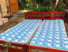 Продаются деревянные односпальные кровати с матрасами