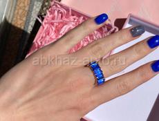 Стильные кольца синего цвета 