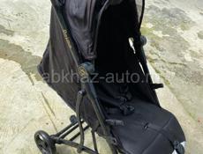 Детский стул для кормления и прогулочная коляска 