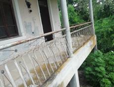 Старинные перила на зауругленную лестницу и балкон