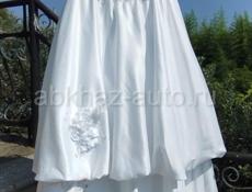 Продам красивое белоснежное свадебное платье 