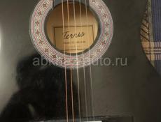 Продаю гитару новый есть проблема видно на фото 