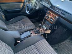 Mercedes-Benz 100-Series