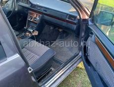 Mercedes-Benz 100-Series