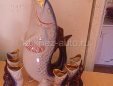 Фарфоровый набор рыбки СССР ( кувшин и 6 рюмок ) 