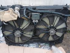 Радиатор с навесным. toyota crown grs 182