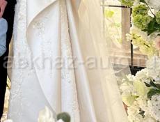 Свадебное платье со съемным шлейфом 