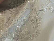 Свадебное платье со съемным шлейфом 
