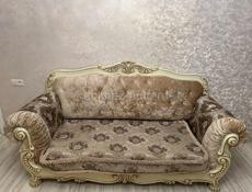 Королевский диван с креслами 