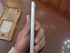 Продам айфон XR 128 г белого цвета не моросит не зависает все работает , цена 17 т писать на вотсап +79409084888