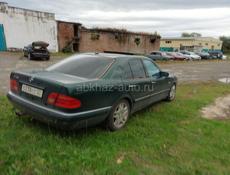 Mercedes-Benz 200-Series