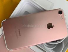 iPhone 7 розового цвета iPhone 7 32 гига аккумулятор 8 4% телефон в идеальном состоянии оригинал без сколов царапин