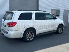 Toyota Sequoia