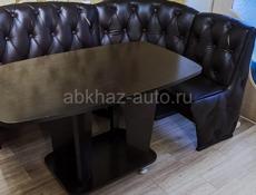 Комплект стол+диван  цена:10,000