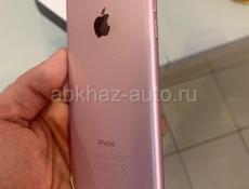 Седьмой iPhone 128 гигов цвет розовый полностью оригинал работает отлично на углах есть потёртости