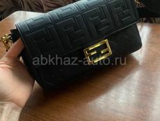 Новая сумка Нат кожа , fendi