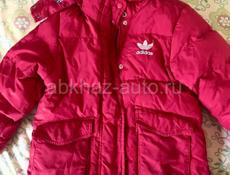 Куртка -пуховик Adidas ,на 4-6 года ,500 руб 
