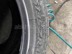 Продаю 2 шины Pirelli 245/35/19