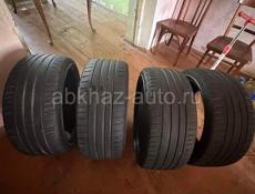 продаю комплект шин 225/40 R 18