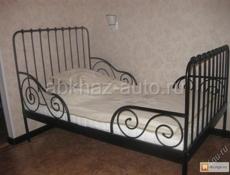 Кровать IKEA с деревянными ламелями, с матрасом