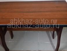Продается деревянный столик, самовывоз, продаем связи с ремонтом 