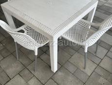 Пластиковые столы и стулья 