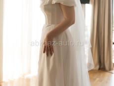 Продается свадебное платье .Тел: +79407773988