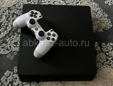 Продается PlayStation 4 Slim с одним геймпадом и специальным зарядным устройством,