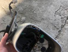 правое боковое зеркало
