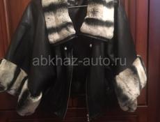 Продаю кожаная куртка оригинал с мехом новая не надевали женская 15т торг уместен