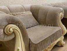 Королевские диван и кресла