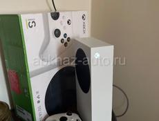 Продаю Xbox series S новый с гарантией , две игры  Хогвартс легаси Крэш Бандик