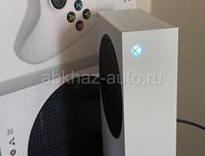 Продаю Xbox series S новый с гарантией , две игры  Хогвартс легаси Крэш Бандик