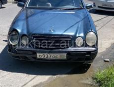 Mercedes-Benz 200-Series