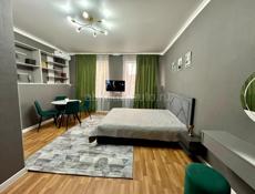 Сдается уютная однокомнатная квартира-студия в центре города Сухума.  📍Адрес : ул. Абазинская, д.35, на 2/2 этаже. 