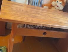 Продается деревянный стол с двумя деревянными скамейками. в хорошем состоянии