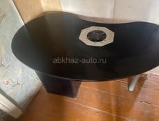 Продаётся маникюрный стол со стулом и с вытяжкой с двумя ящиками.Цвет черный . Тел. +79407146535 вацап