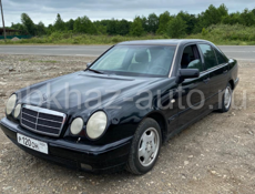 Mercedes-Benz 200-Series