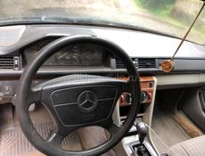 Mercedes-Benz 124