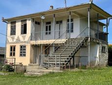 Продам  дом с большим приусадебным участком 